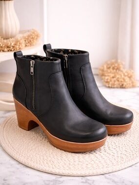 B.O.C. Black Leather Ankle Booties Size 6.5 Platform Clog Heel Comfort Zipper